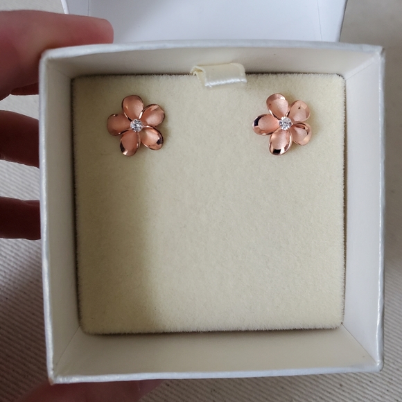 Rose gold plated flower earrings - Picture 3 of 7